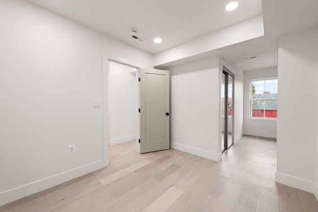 Building Photo - DC1026