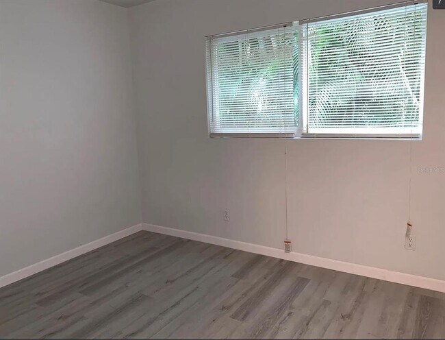 Building Photo - 4963 Viceroy St