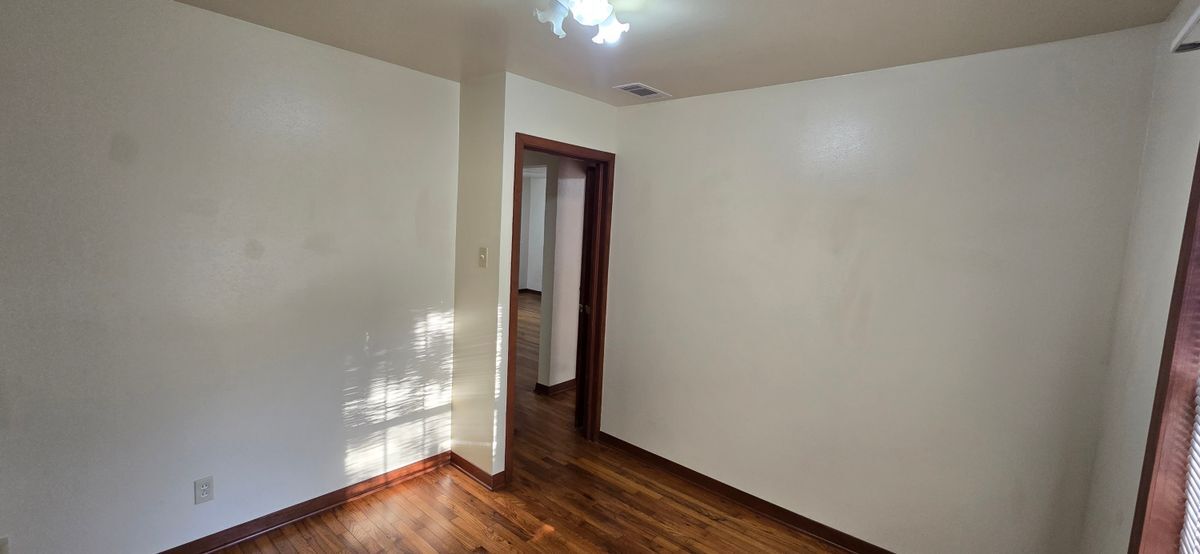 Building Photo - 5635 Millar Dr