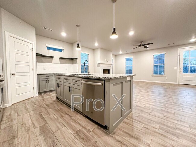 Building Photo - 1733 W Whitney Ln