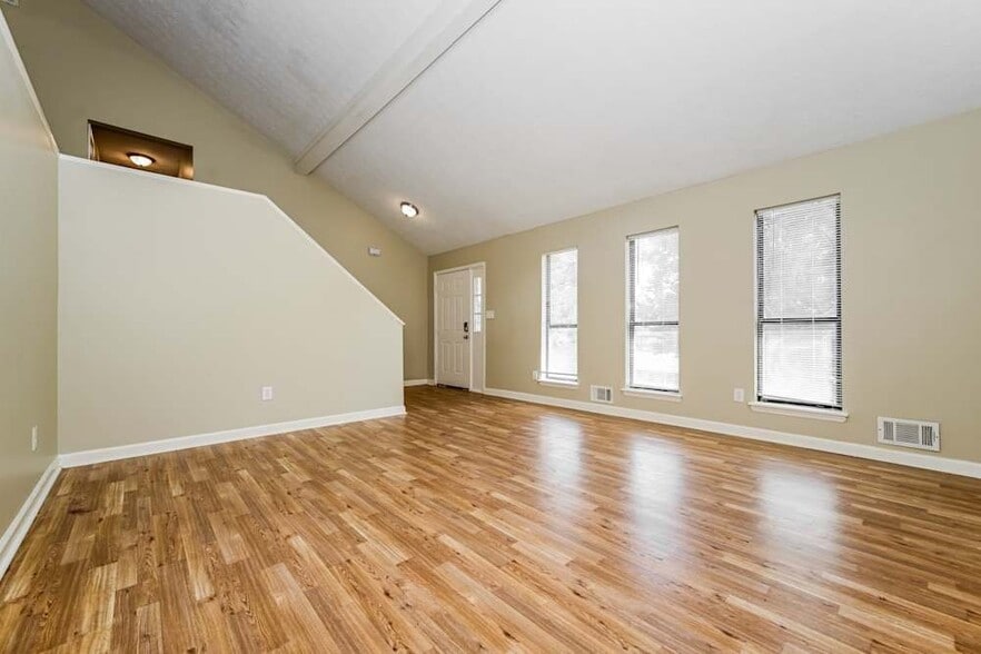 Building Photo - 4687 Dogwood Farms Dr