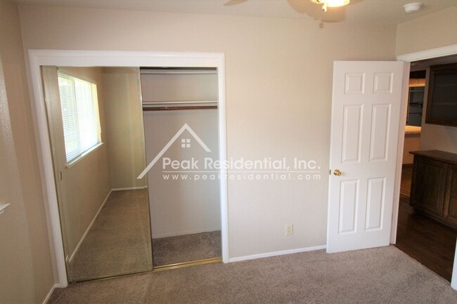 Building Photo - Spacious Foothill Farms 3bd/2ba Duplex with 2 Car Garage