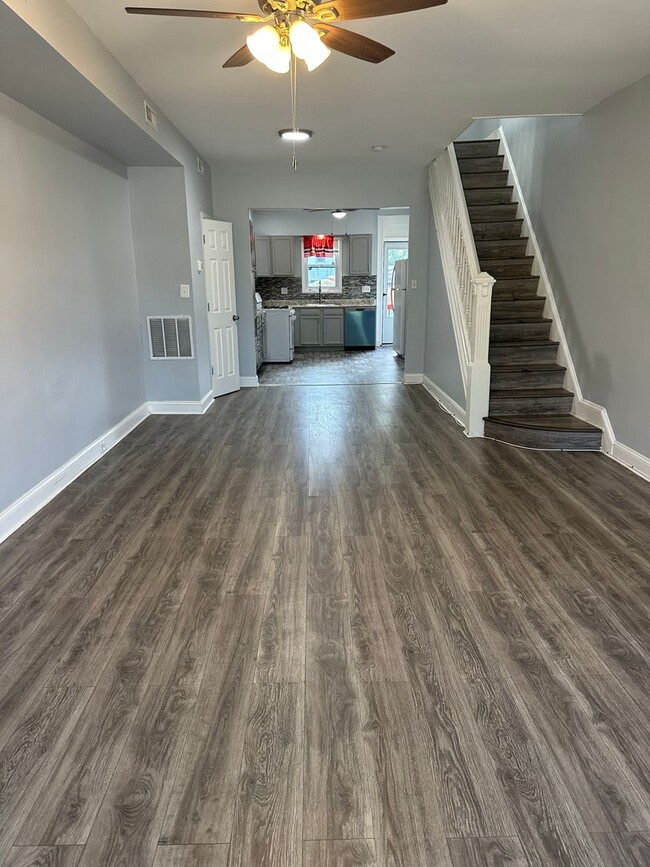 Building Photo - Spacious Rooms! Hardwood Flooring Througho...