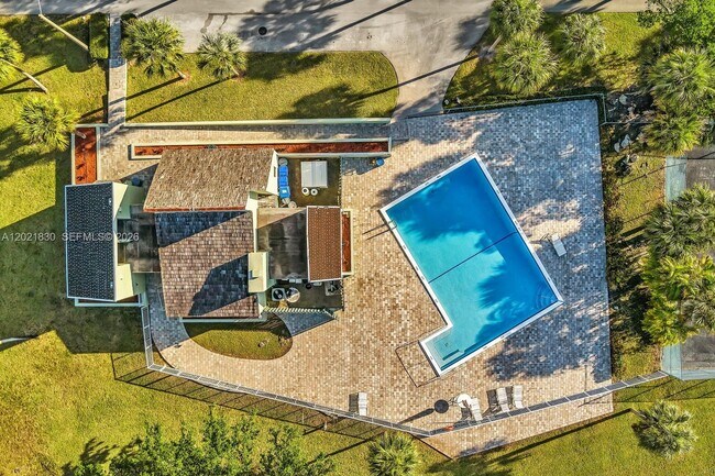 Building Photo - 8911 NW 28th Dr
