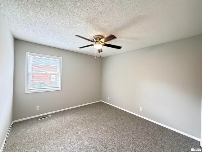 Building Photo - 122 W Morningside Dr