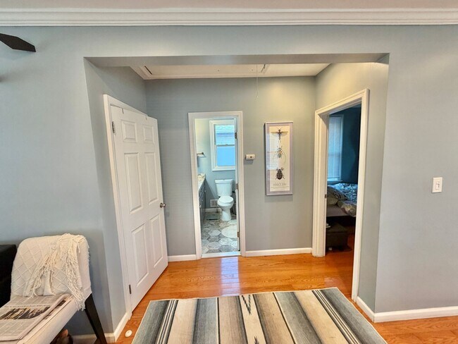 Building Photo - Beautiful Benning 3 Bedroom Renovated Bungalow Home with Yard, Parking, W/D.