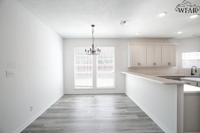 Building Photo - 8 Canyon Bluff Ct