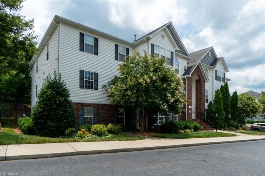 Building Photo - 4320 Cedarcroft Ct