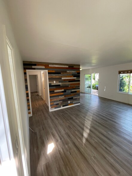 Building Photo - 521 E Arrellaga St
