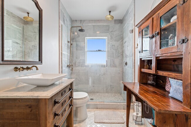 Building Photo - 506 Willard St