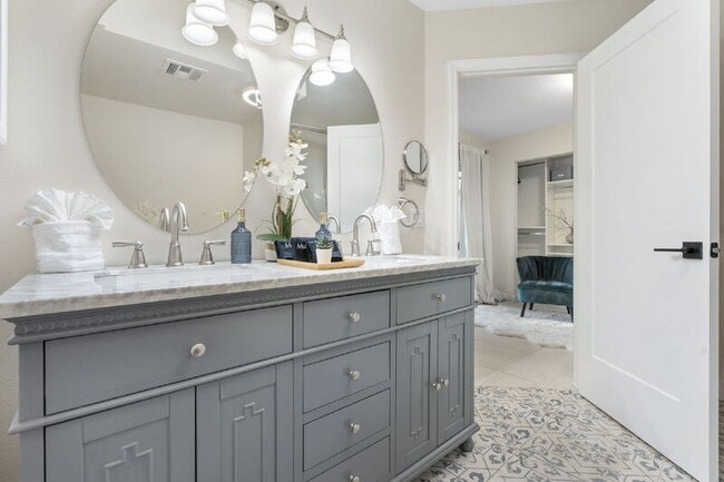 Building Photo - 14410 North 42nd Pl