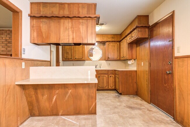 Building Photo - Wonderful 2 Bedroom 1.5 Bathroom Duplex!!!