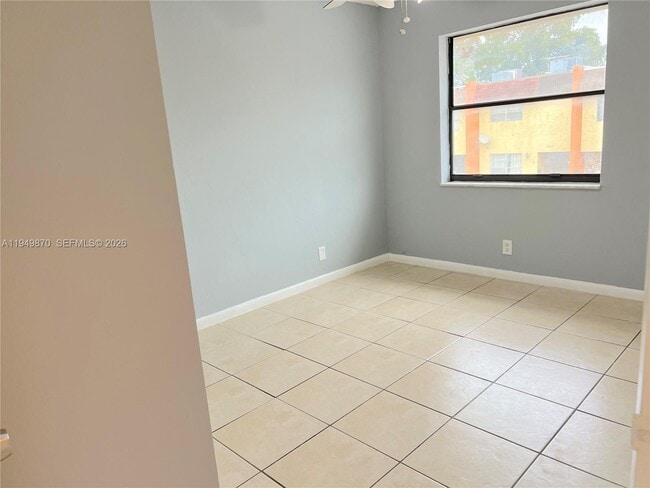 Building Photo - 6518 SW 41st St