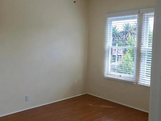 Building Photo - 233 Ivy St