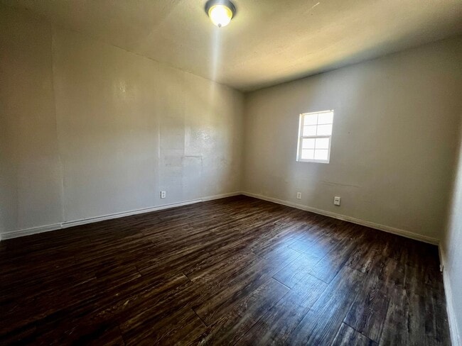 Building Photo - 1120 33rd St