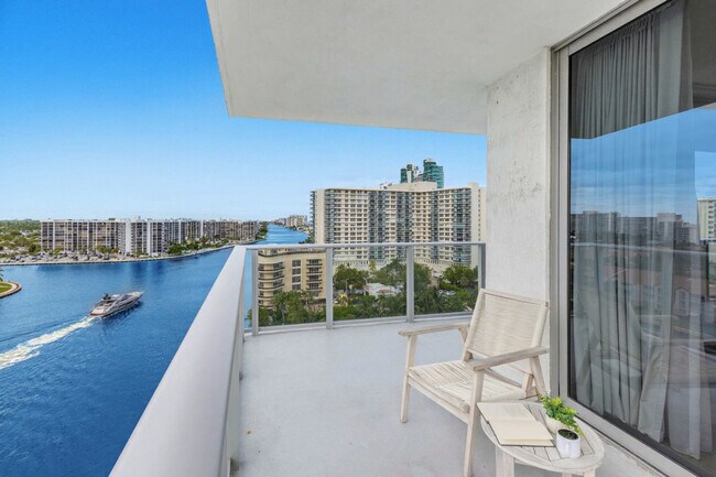 Building Photo - 4010 S Ocean Dr
