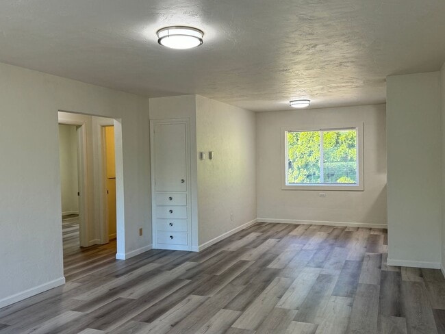 Building Photo - Fully updated 2 bed 1 bath single story duplex in a great location!