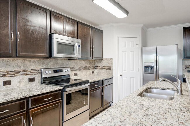 Building Photo - 5701 Cass Ct