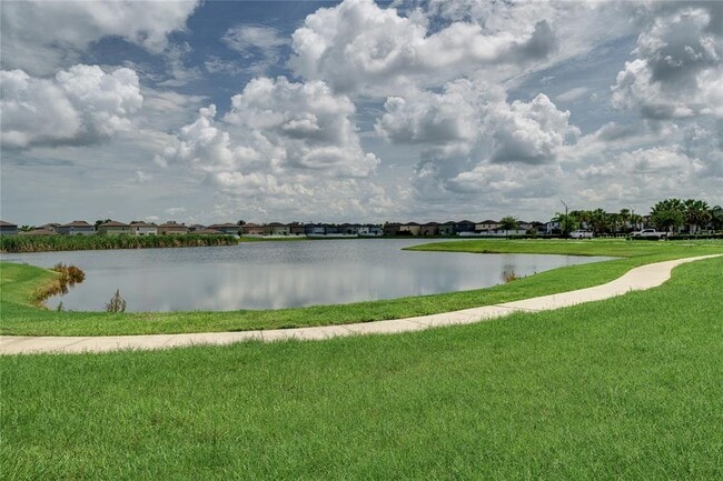 Building Photo - 724 Royal Empress Dr