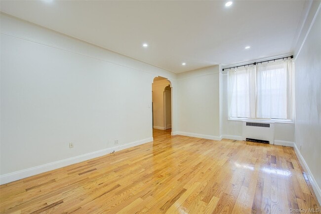 Building Photo - 167-10 Crocheron Ave