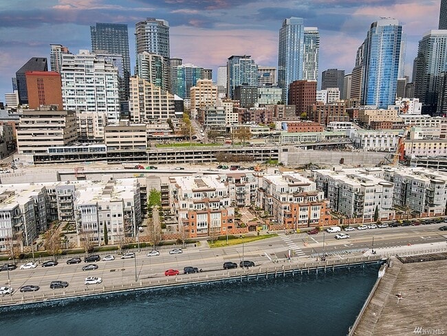 Building Photo - 1900 Alaskan Way