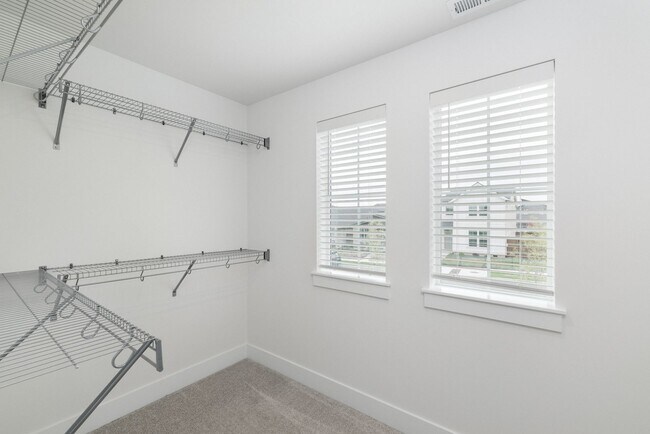 Building Photo - 20869 SE Denver Dr