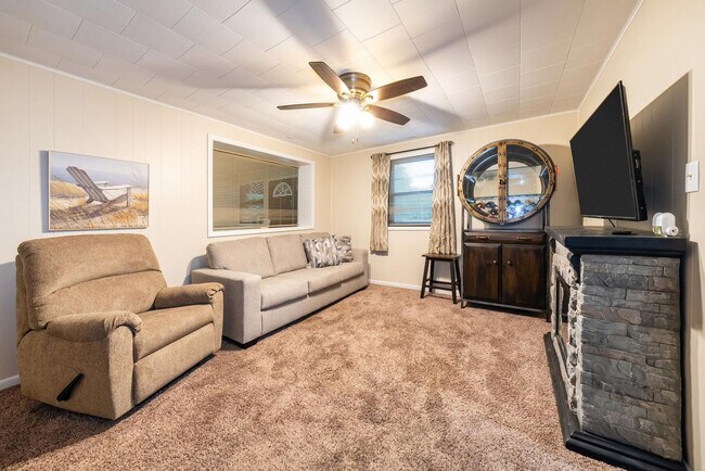 Building Photo - 234 N Hamilton St