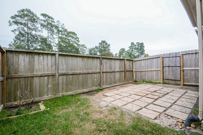 Building Photo - 16102 Limestone Lake Dr