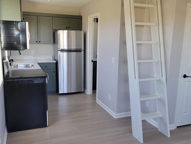 Building Photo - Country living 1 bed 1 bath