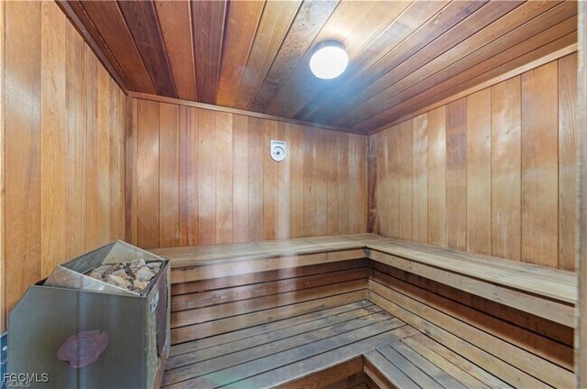 Building Photo - 3282 Sabal Springs Blvd