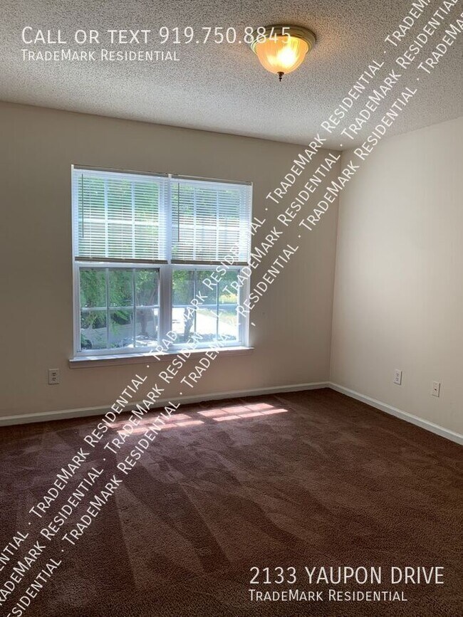 Building Photo - 2133 Yaupon Dr