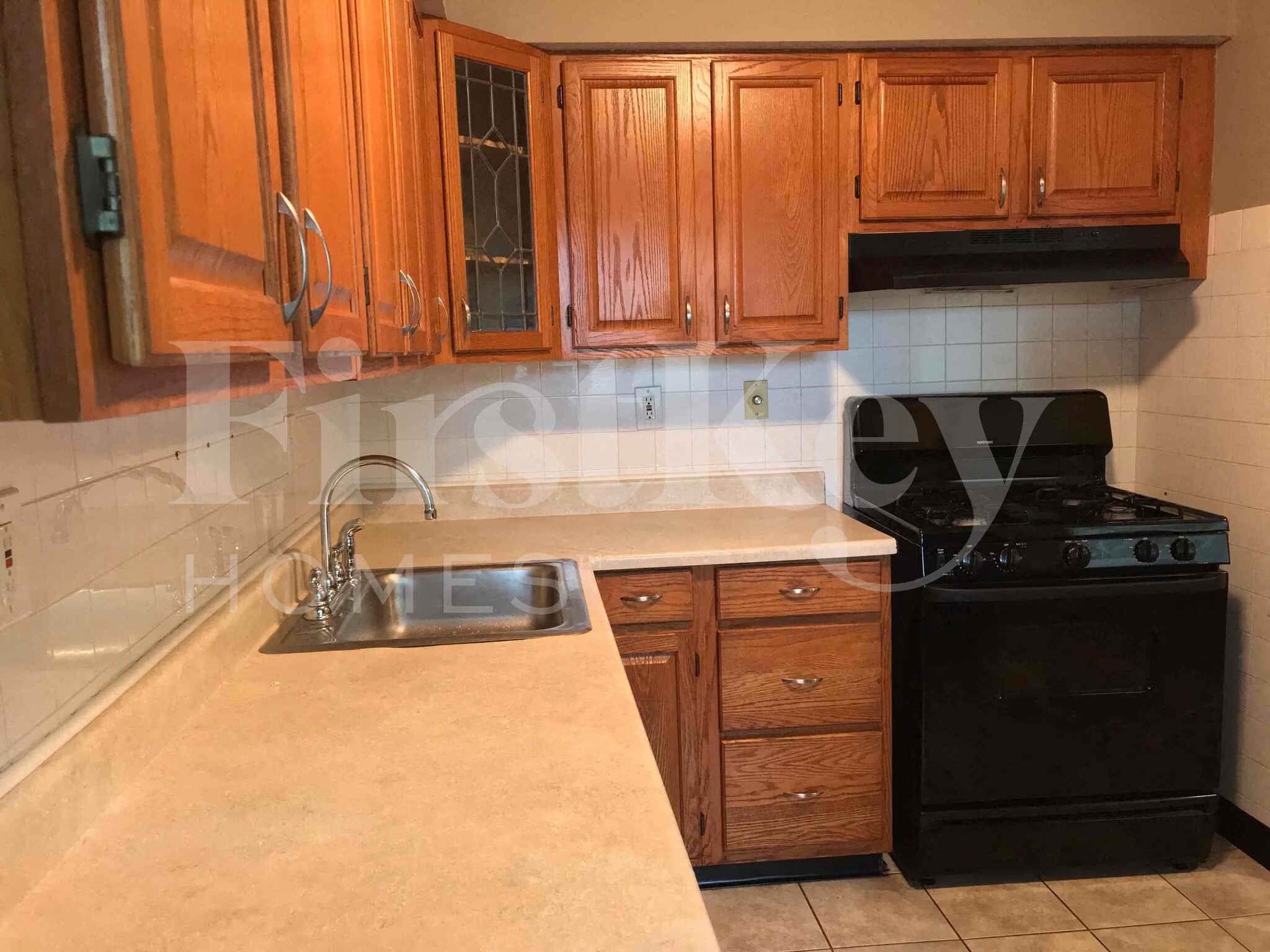 Building Photo - 910 Claver Ln