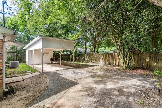 Building Photo - 504 Farnell Ln