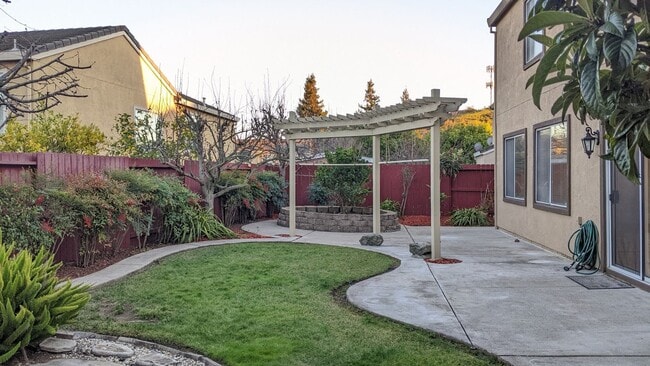 Building Photo - OPEN HOUSE MONDAY 3/9/26 at 4:00-5:00pm