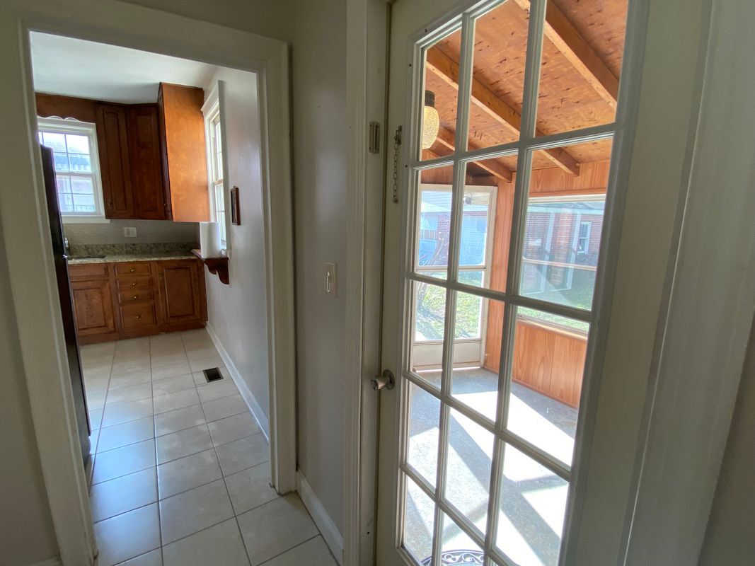 Building Photo - 129 Garber Ln