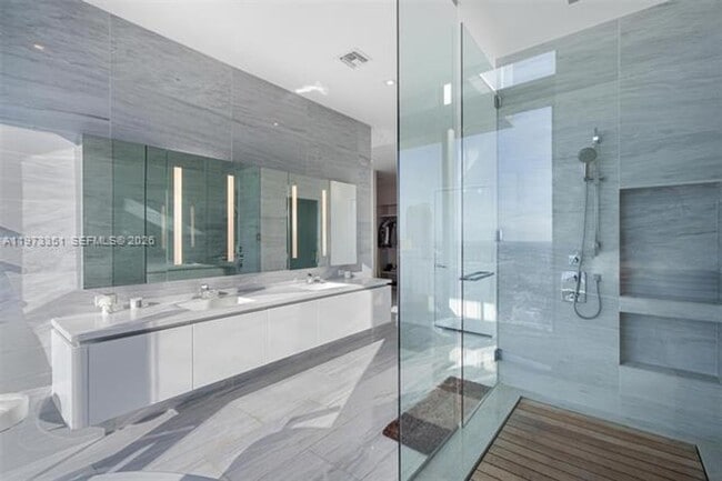 Building Photo - 88 SW 7th St