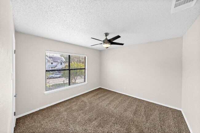 Building Photo - 2 WEEKS FREE RENT WITH 18MO LEASE SIGNED B...