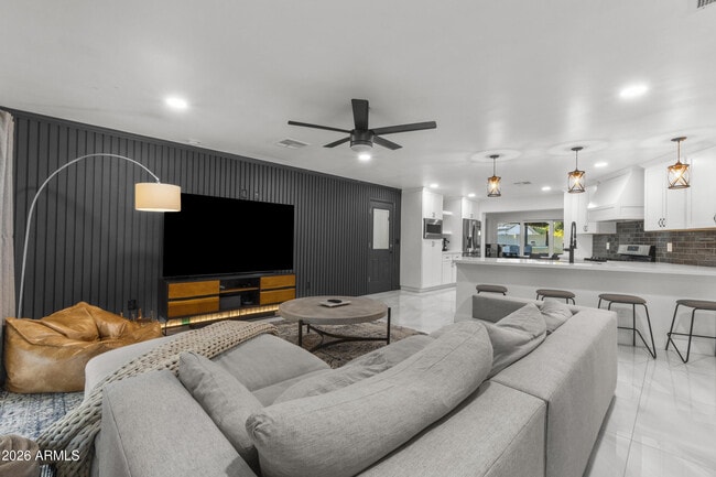 Building Photo - 3938 E Cheery Lynn Rd