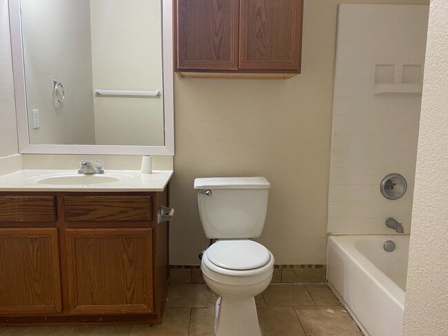 Building Photo - 5123 Fountain Hill