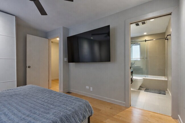 Building Photo - 419 W Briar Pl