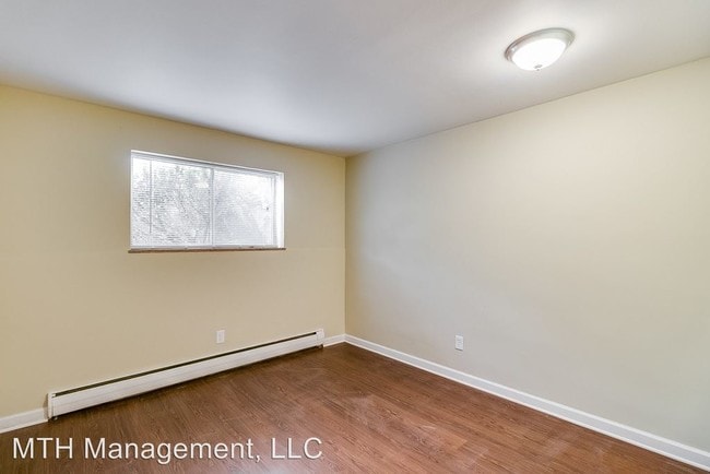 Building Photo - 1 br, 1 bath Apartment - 921 Coolidge Road