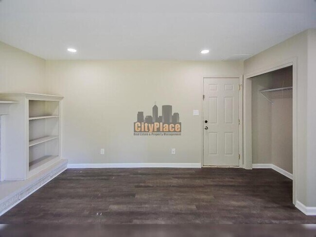 Building Photo - 7504 Honnen Dr N