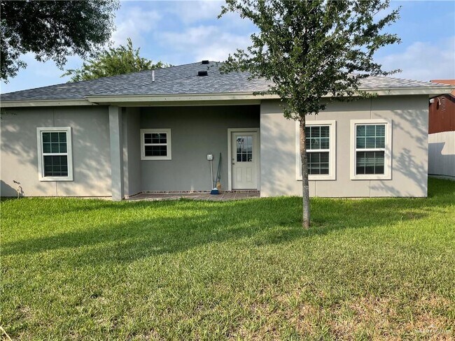 Building Photo - 700 E Patsy Dr