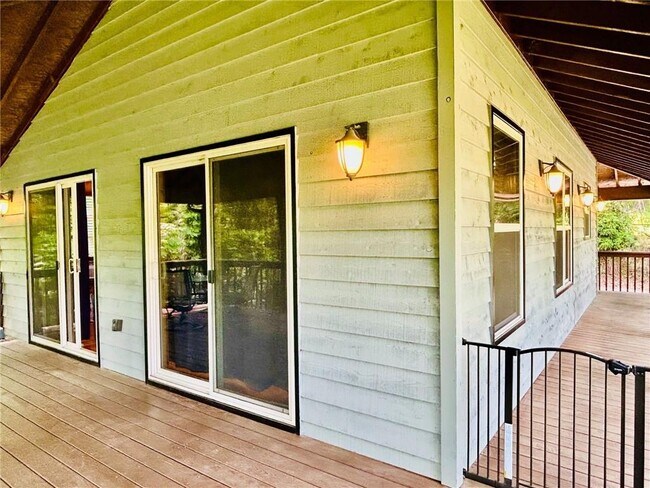 Building Photo - 4067 Fincher Dr