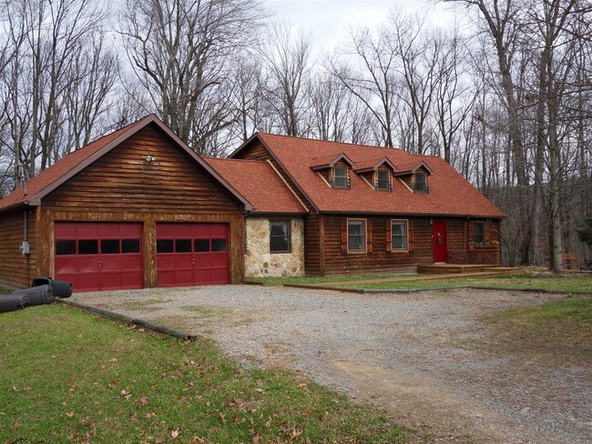 Primary Photo - 3 Bedroom, 2 Bath Cheat Lake Log Home - Av...