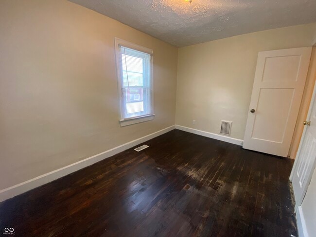 Building Photo - 621 Tecumseh St