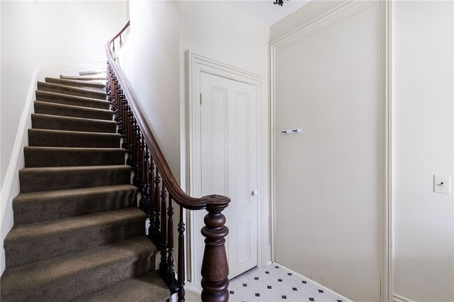 Building Photo - 18 Vick Park B