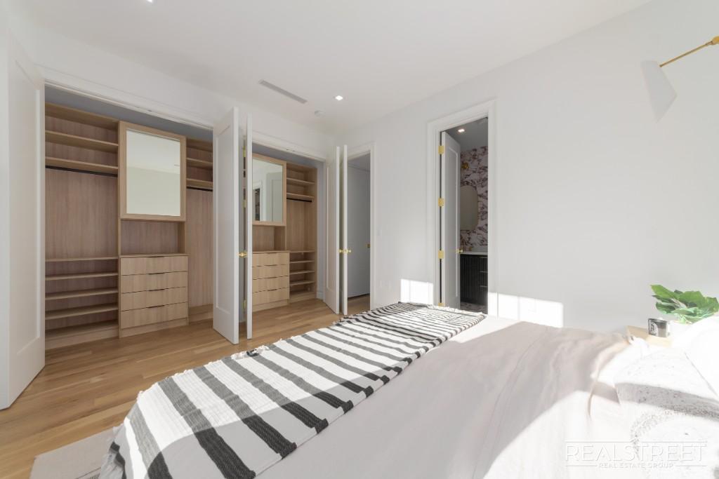 Building Photo - Stunning Brand New Townhouse for Rent in Bushwick!