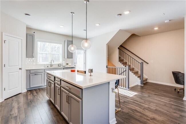 Building Photo - 1634 Halbrook Pl SW