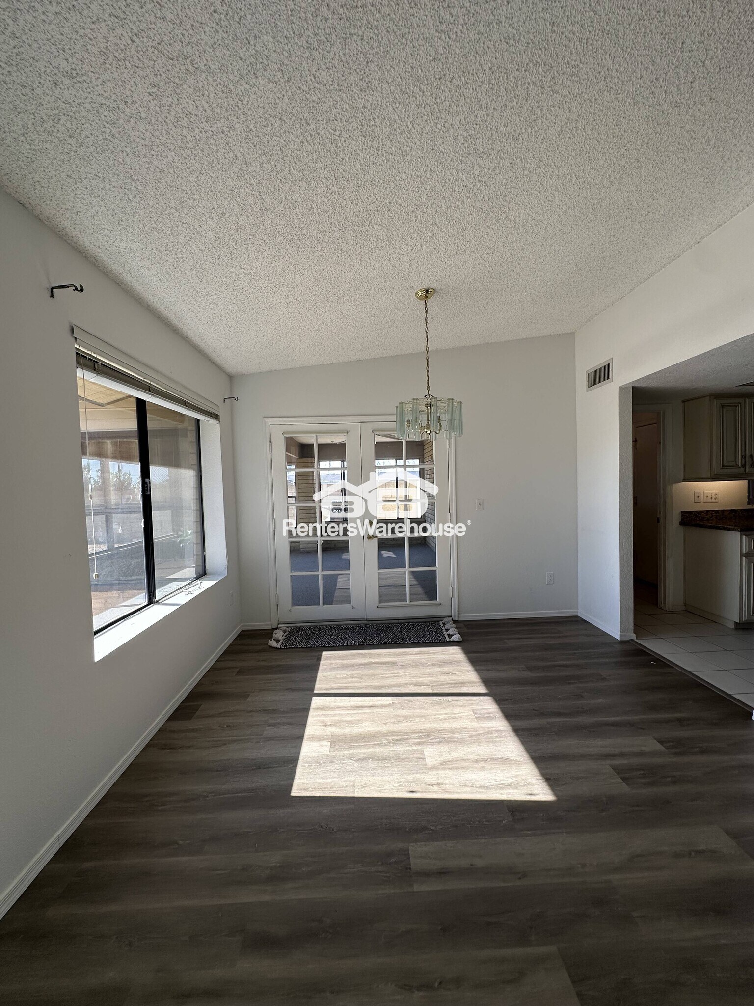 Building Photo - 1011 E Renee Dr